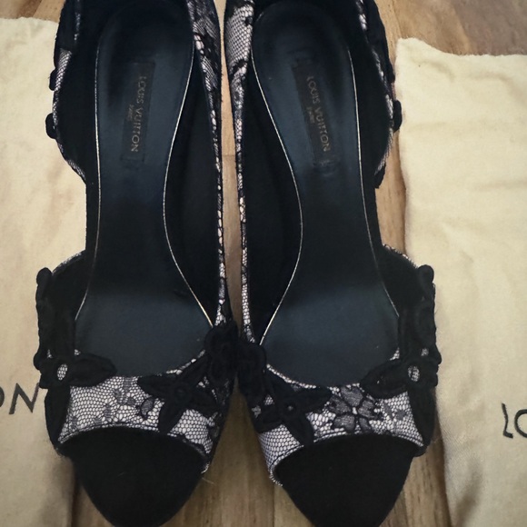 Louis Vuitton Authentic Heels
Size 37
Heels - Picture 4 of 6